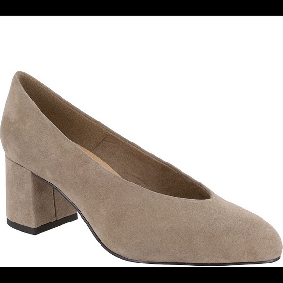 Bella Vita Shoes - Bella Vita Pumps - Jensen almond nude Suede WIDE